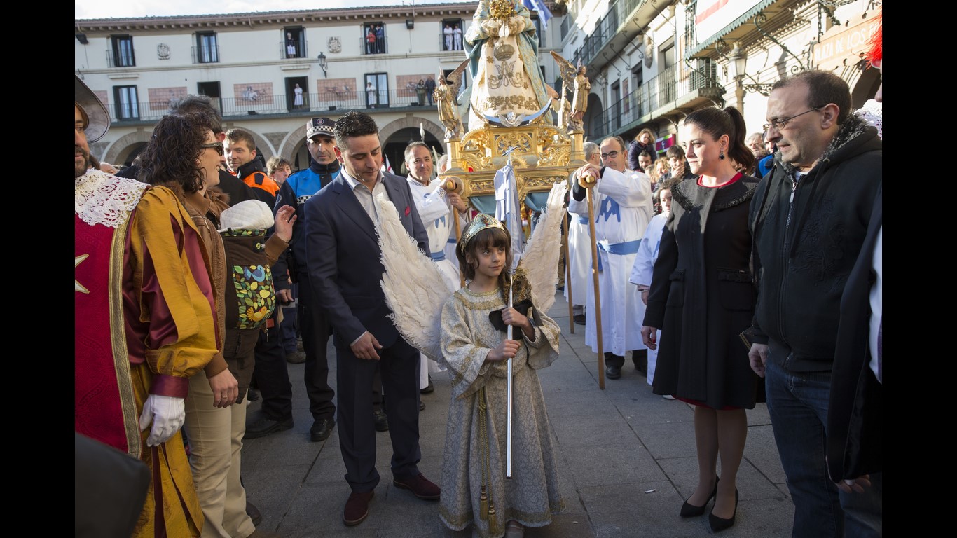 2016_procesion_a_la_catedral_y_comunion01