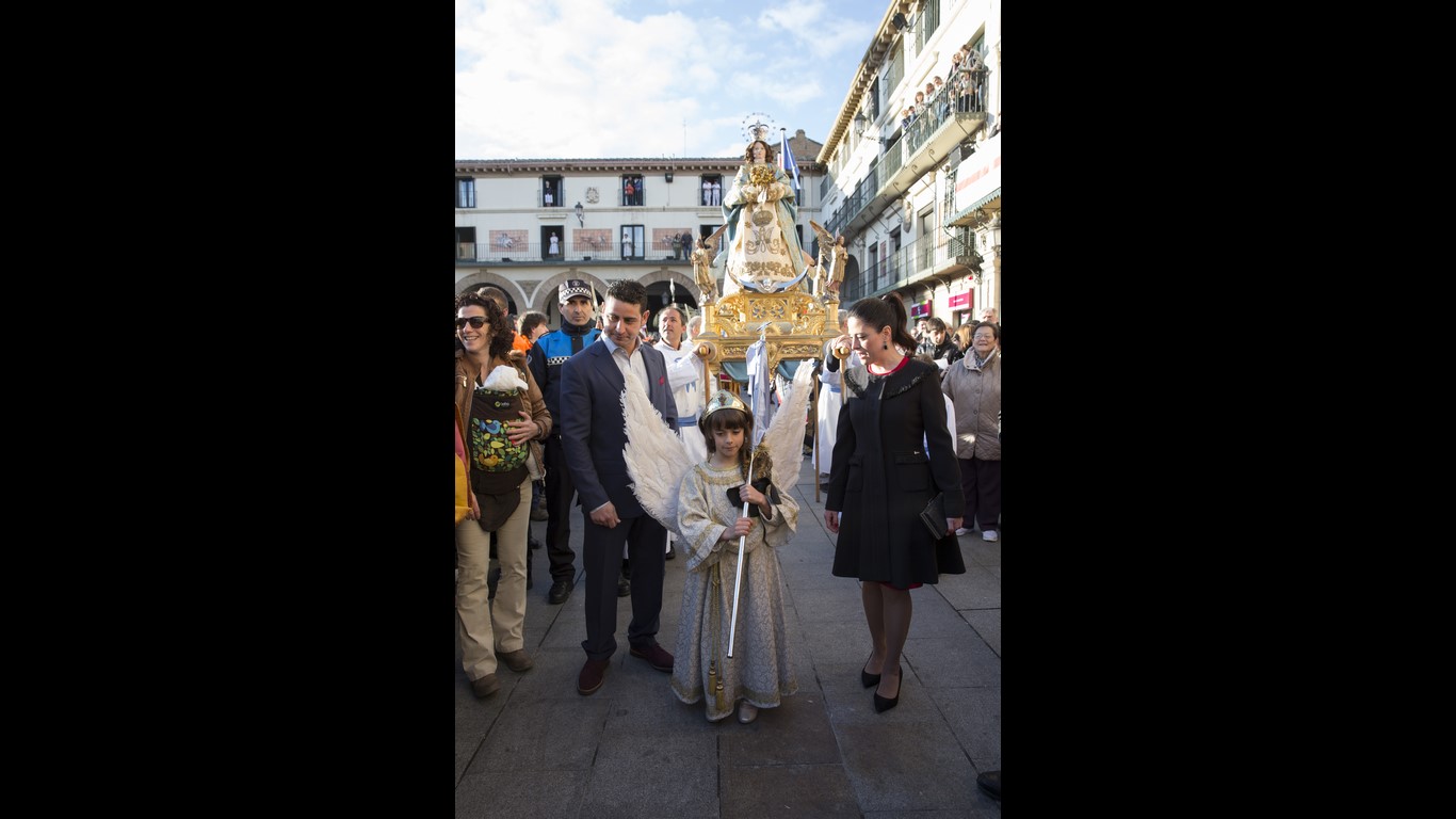 2016_procesion_a_la_catedral_y_comunion02