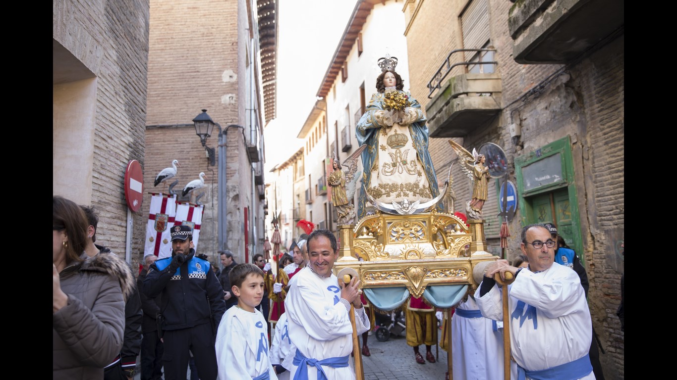 2016_procesion_a_la_catedral_y_comunion14