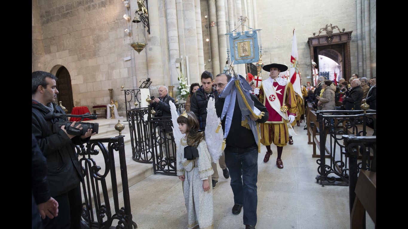 2016_procesion_a_la_catedral_y_comunion16