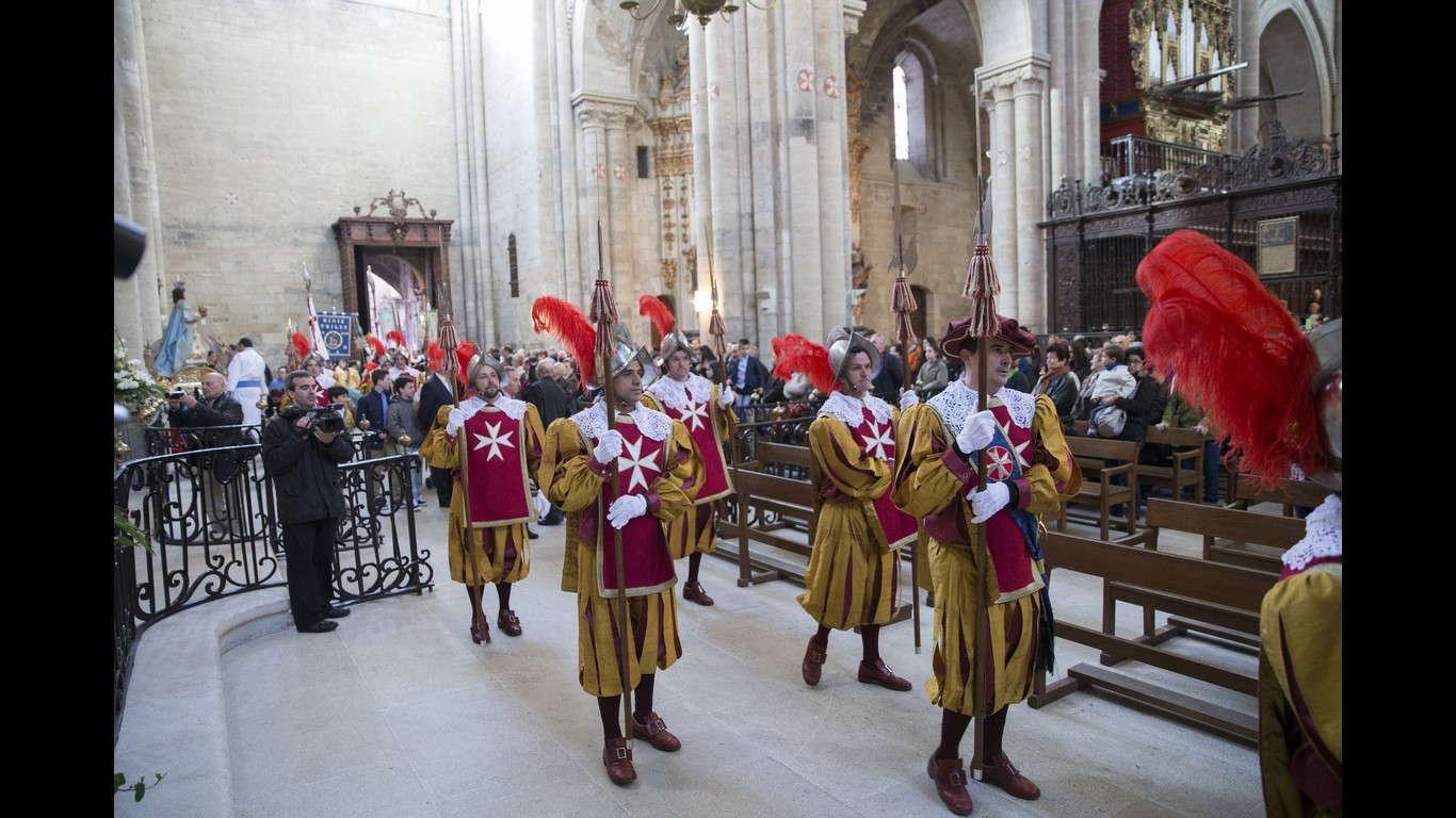 2016_procesion_a_la_catedral_y_comunion17